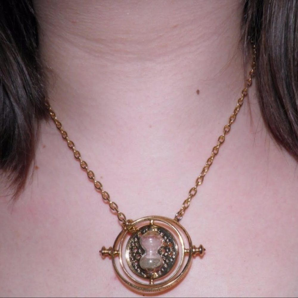 Hermione's Time Turner Necklace from Harry Potter - Picture 5 of 5